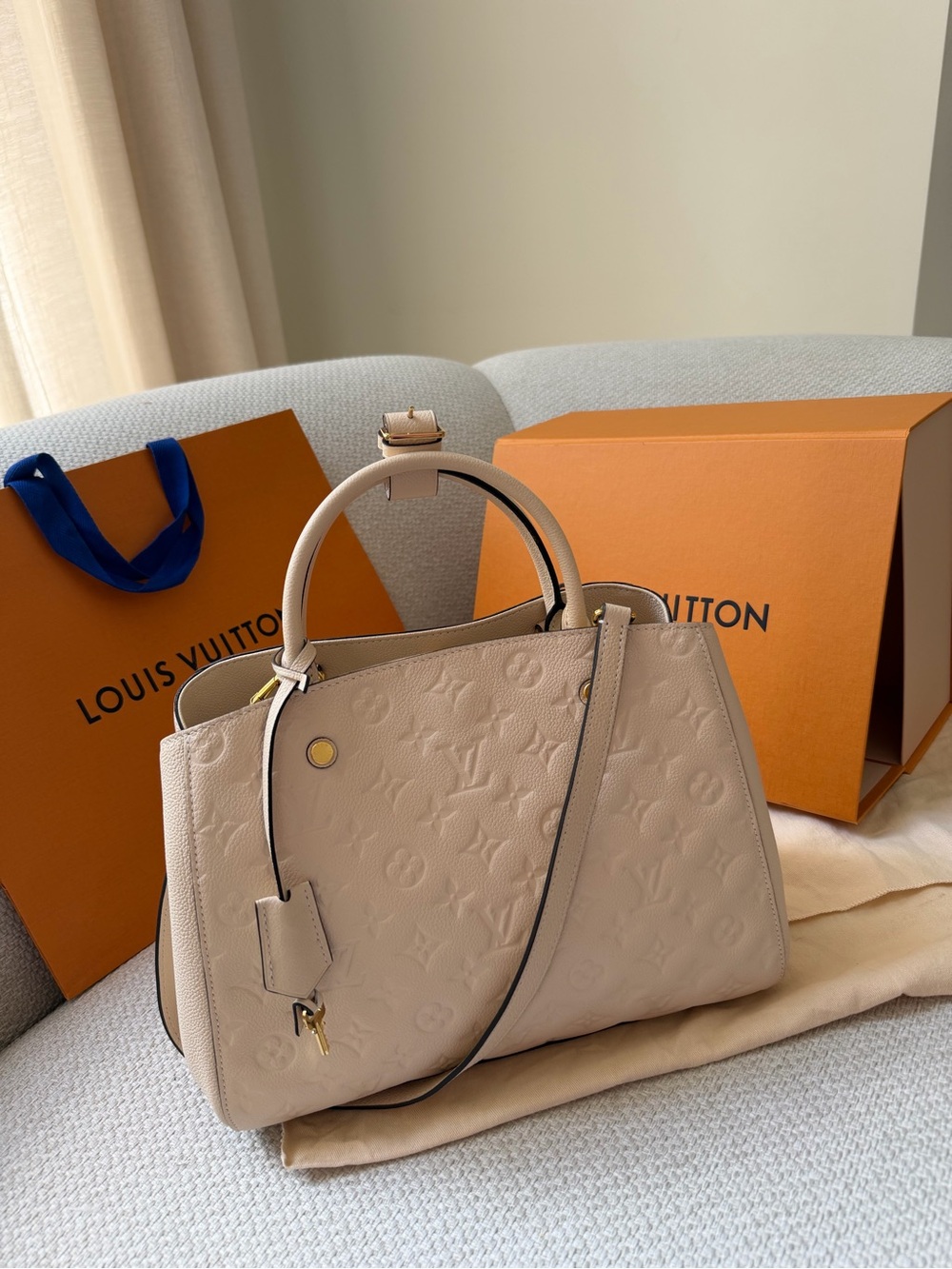 Louis VUITTON Montaigne MM Monogram
Empreinte Classy Couture Shoulder Bag